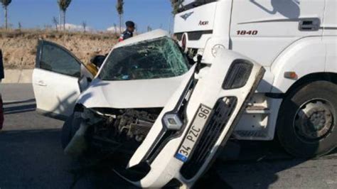 Tırla Çarpışan Otomobilin Sürücüsü Öldü Eşi İse Ağır Yaralı
